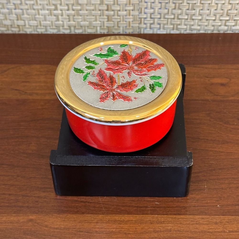 🎄VTG 1980 Christmas Chokin Poinsettia Covered Trinket Box Jamestown China Japan